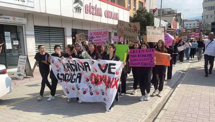 Osmaniye’de Öğrenciler Kadına ve Çocuğa Yönelik Şiddeti Protesto Etti